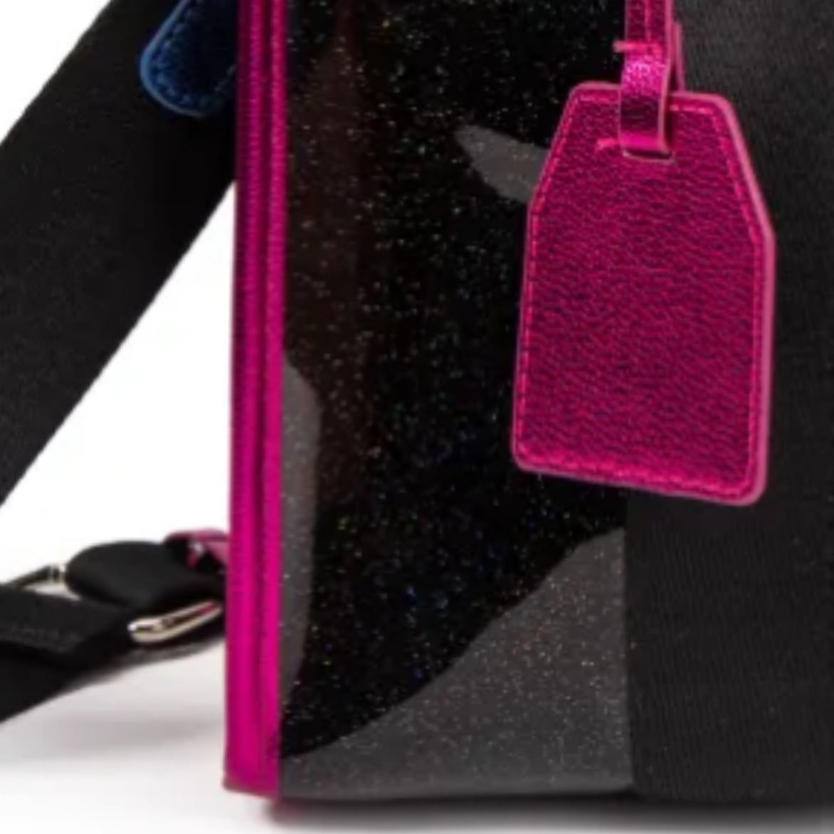 Bolso shopper transparente con brillo negro y detalles fucsia moderno.