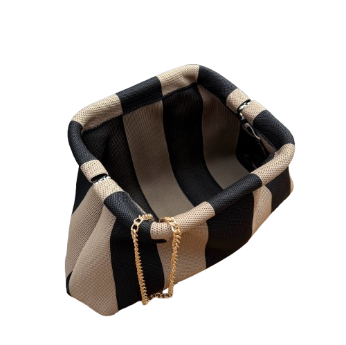 Bolso Clutch Rayas Taupe y Negro con Cadena Dorada – Elegante y Atemporal