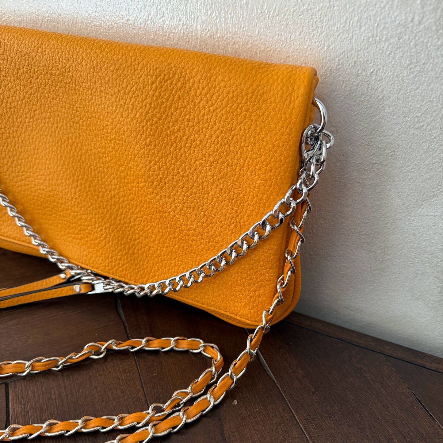 Bolso de hombro y bandolera con solapa