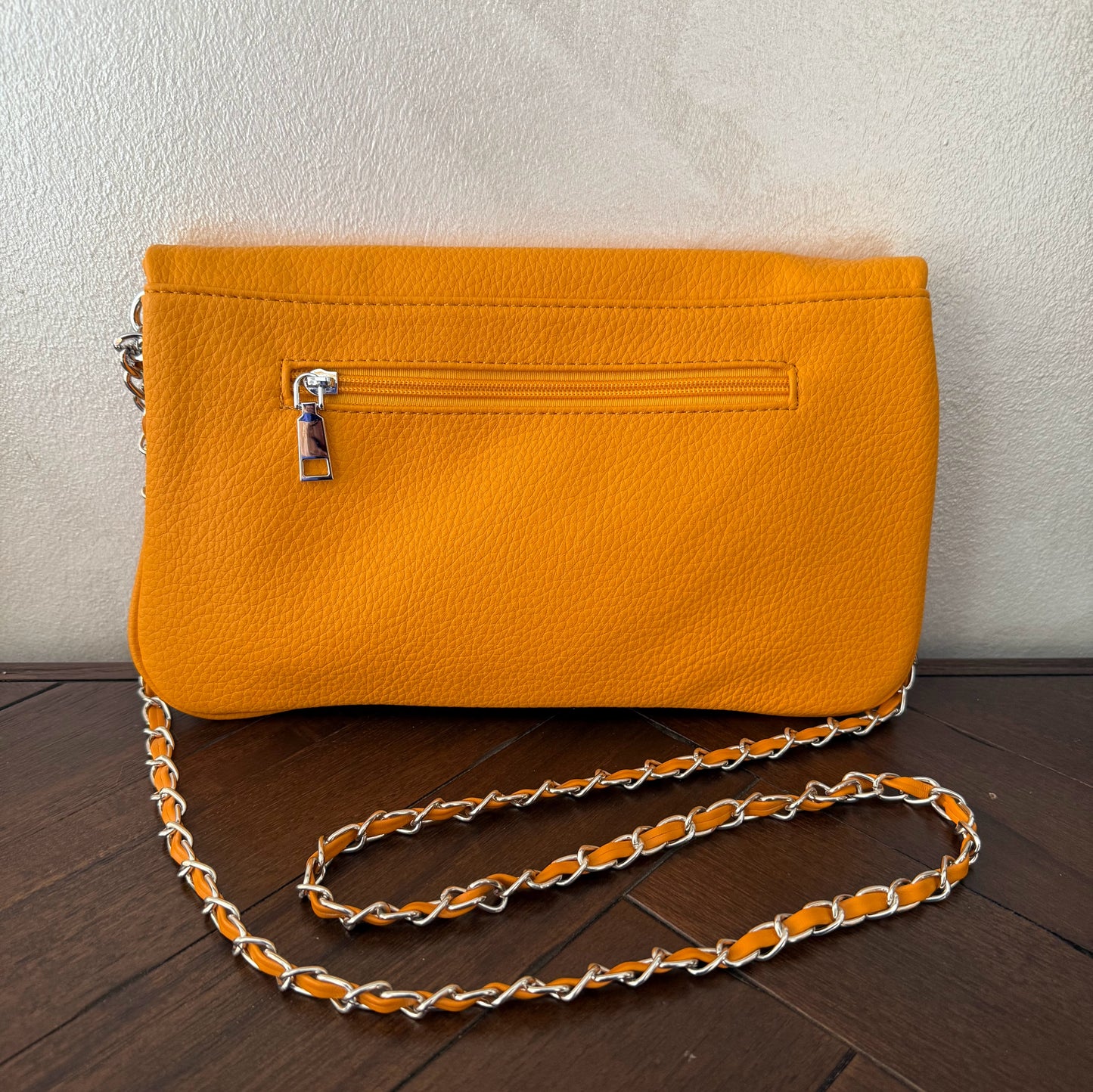 Bolso de hombro y bandolera con solapa