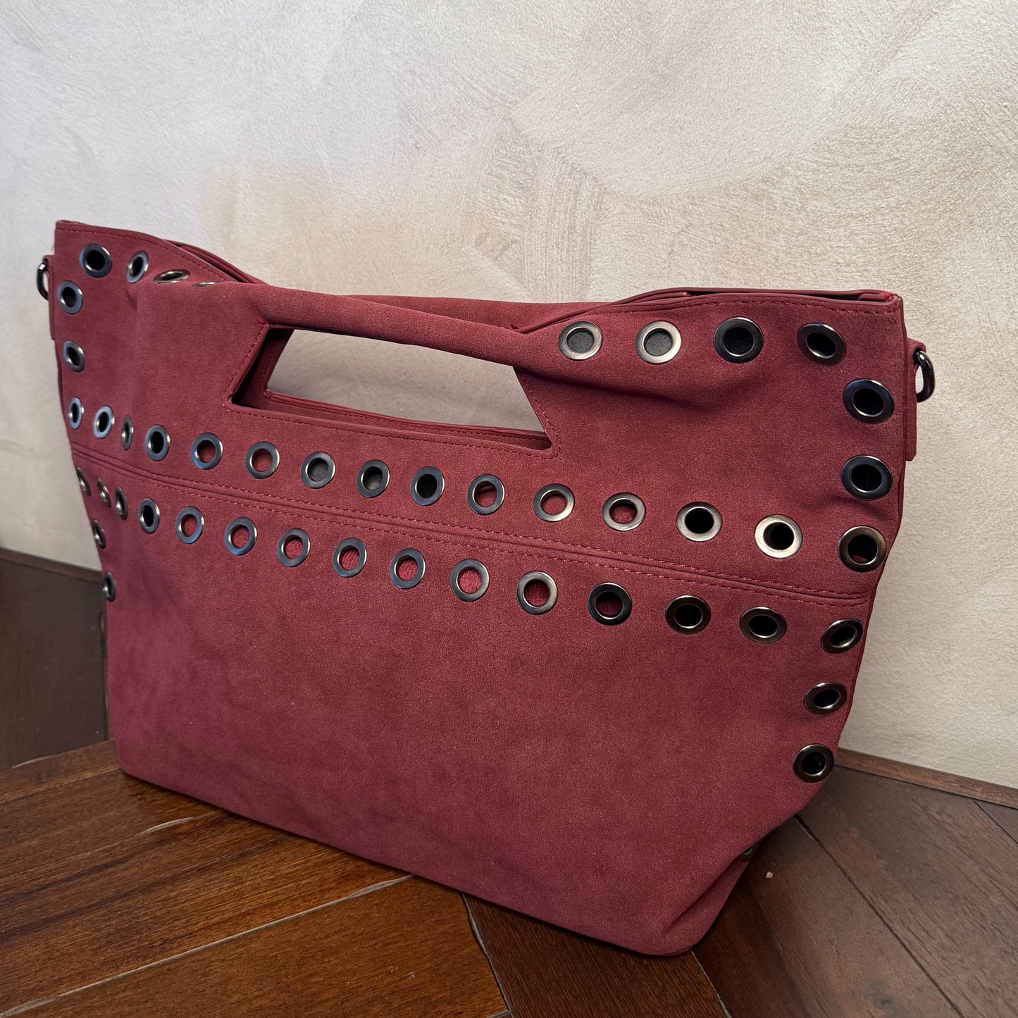 Bolso shopper con ojales metálicos