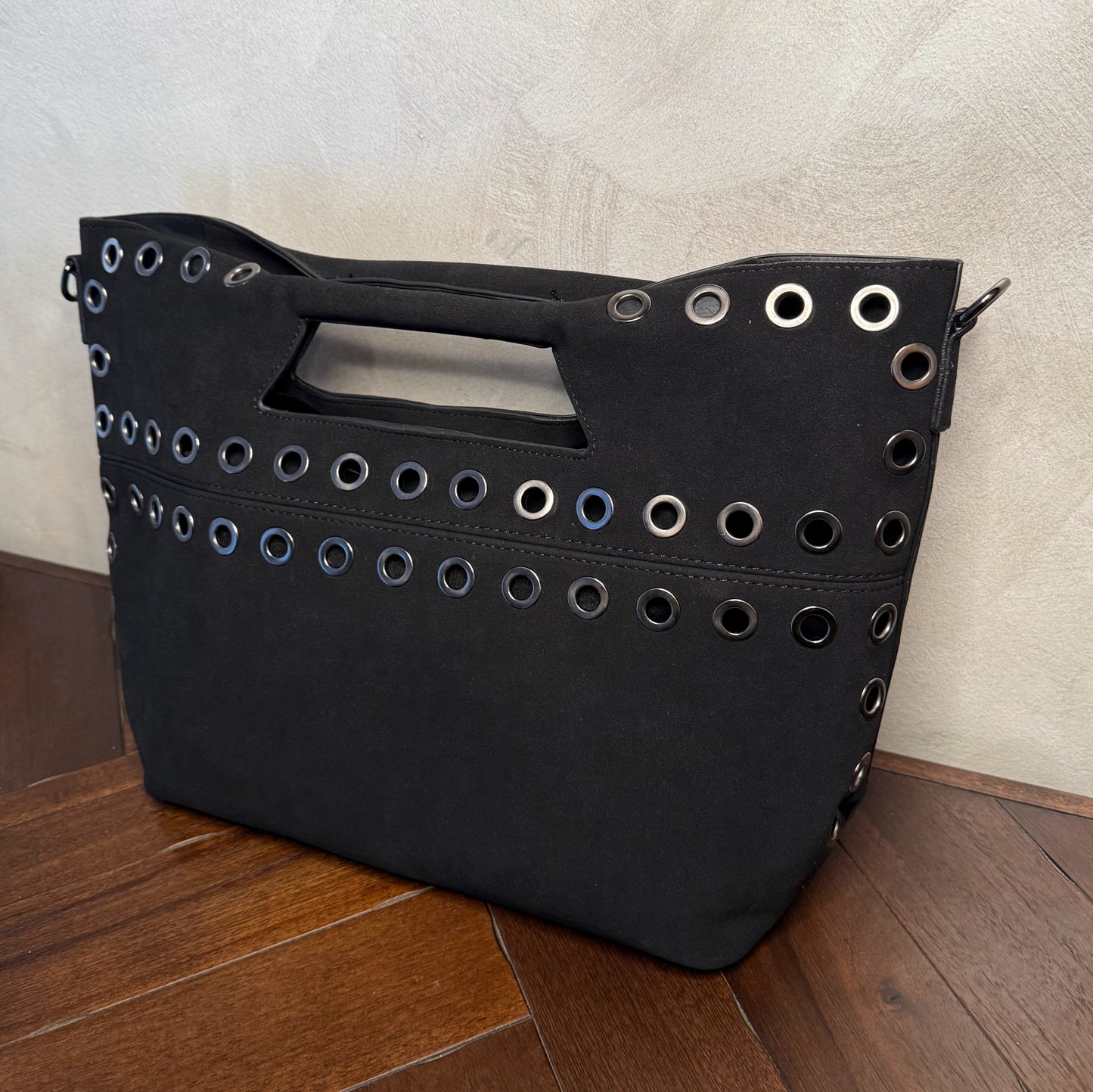 Bolso shopper con ojales metálicos