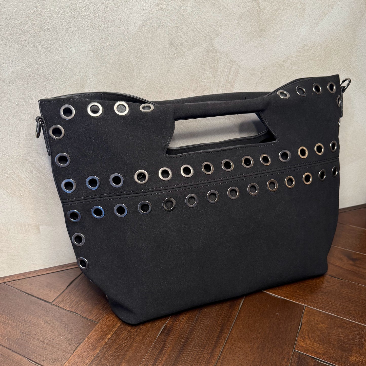Bolso shopper con ojales metálicos