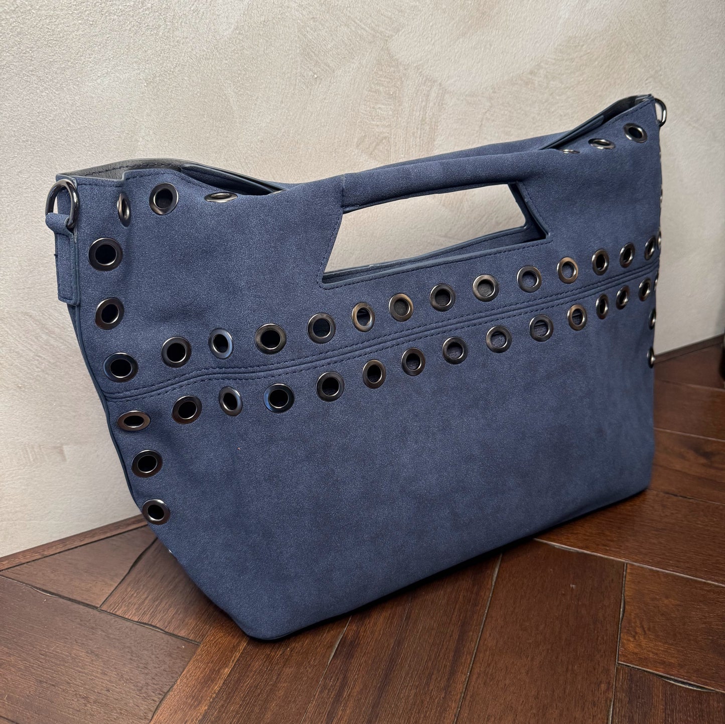 Bolso shopper con ojales metálicos