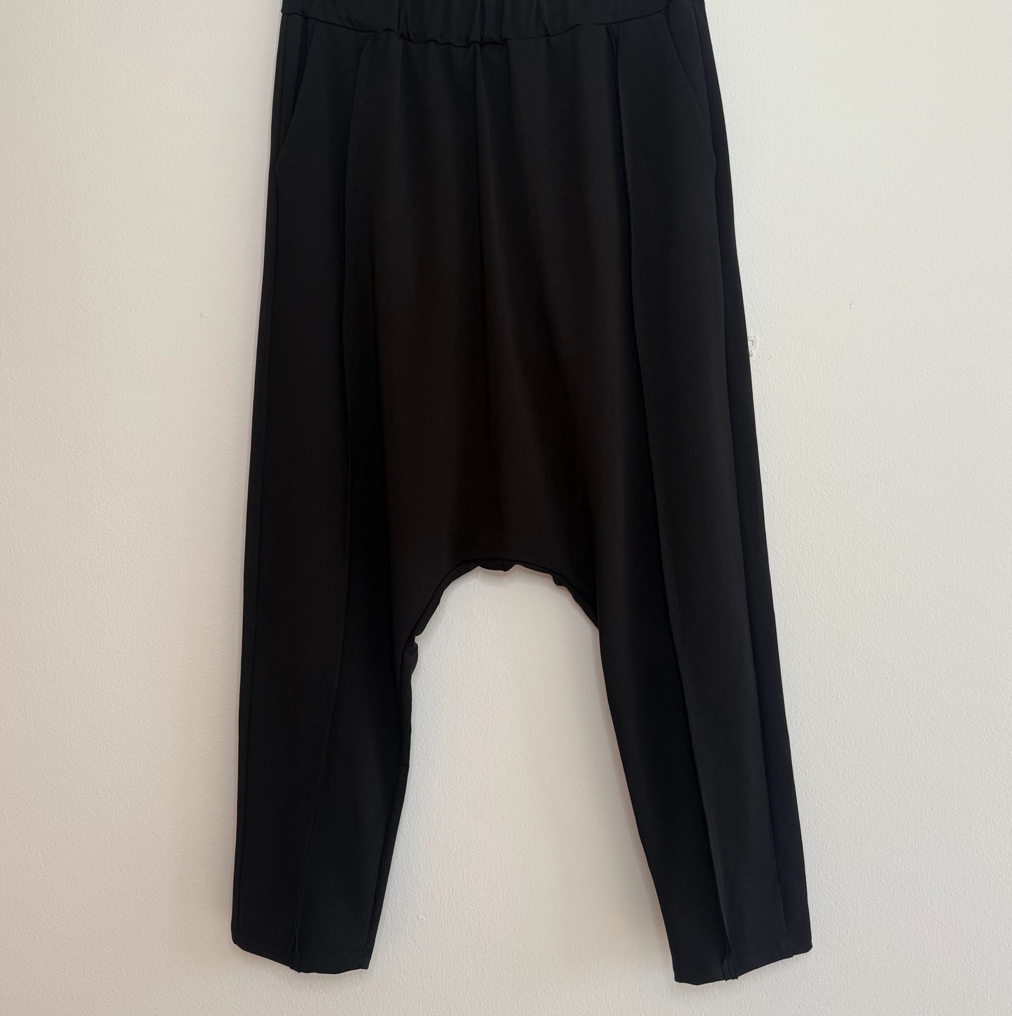 Conjunto de dos piezas estilo casual disponible en varios colores