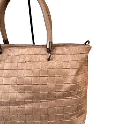 Bolso shopper de antelina con asas cortas y asa bandolera extraíble.