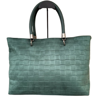 Bolso shopper de antelina con asas cortas y asa bandolera extraíble.