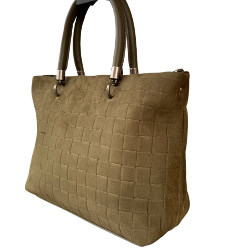 Bolso shopper de antelina con asas cortas y asa bandolera extraíble.