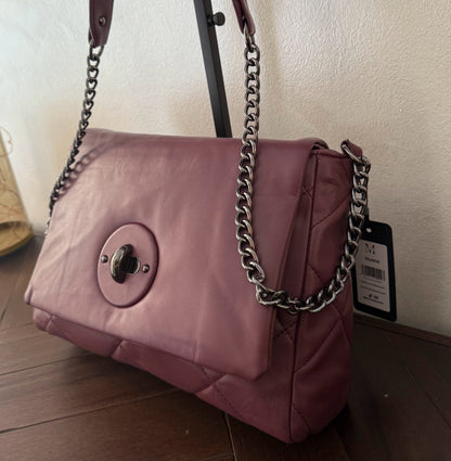 Bolso acolchado con cadena – Estilo chic y versátil.