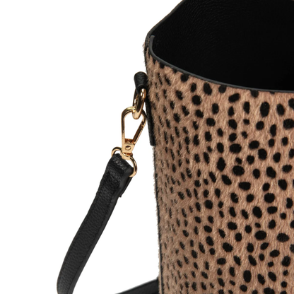 Bolso shopper con neceser interior y estampado animal print