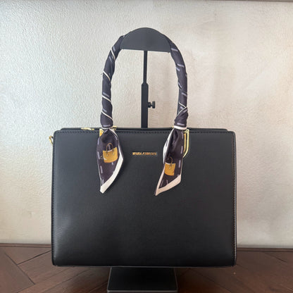 Bolso Elegancia Clásica con Asa Enfundada con pañuelo y Detalles Dorados