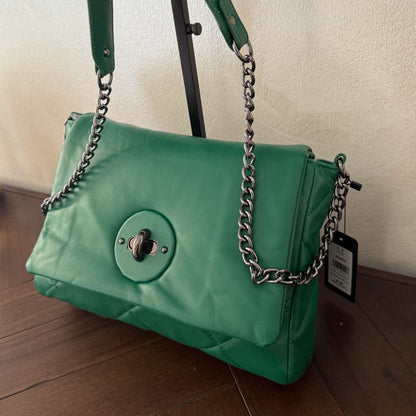 Bolso acolchado con cadena – Estilo chic y versátil.