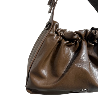 Bolso de mano o bandolera fruncido efecto piel.