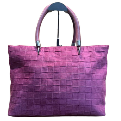 Bolso shopper de antelina con asas cortas y asa bandolera extraíble.