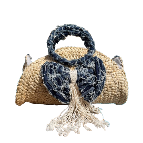 Bolso de rafia natural con detalle denim y asa bandolera extraíble