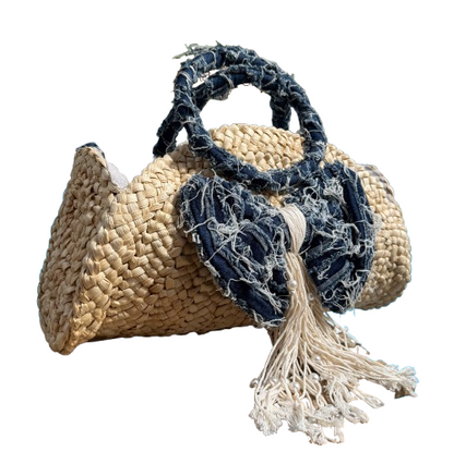 Bolso de rafia natural con detalle denim y asa bandolera extraíble