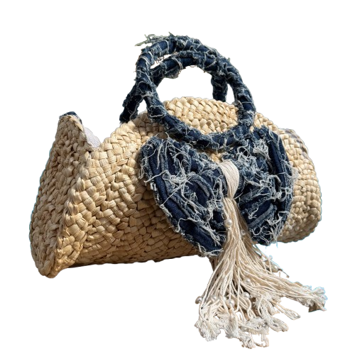 Bolso de rafia natural con detalle denim y asa bandolera extraíble