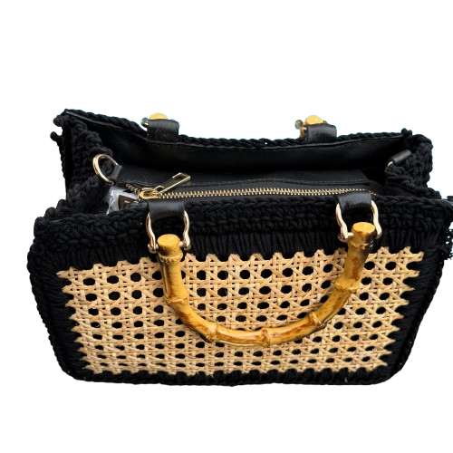 Bolso de rafia natural y crochet negro con asa efecto bambú