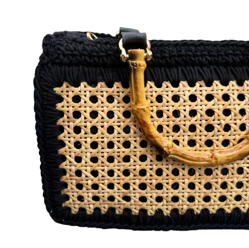 Bolso de rafia natural y crochet negro con asa efecto bambú