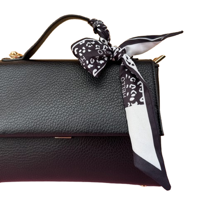 Bolso bandolera negro con pañuelo decorativo y asa larga extraíble