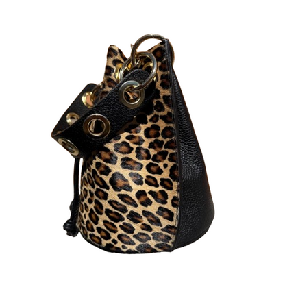 Bolso Bombonera de Piel con Ojales doradas en Marrón Chocolate o leopardo