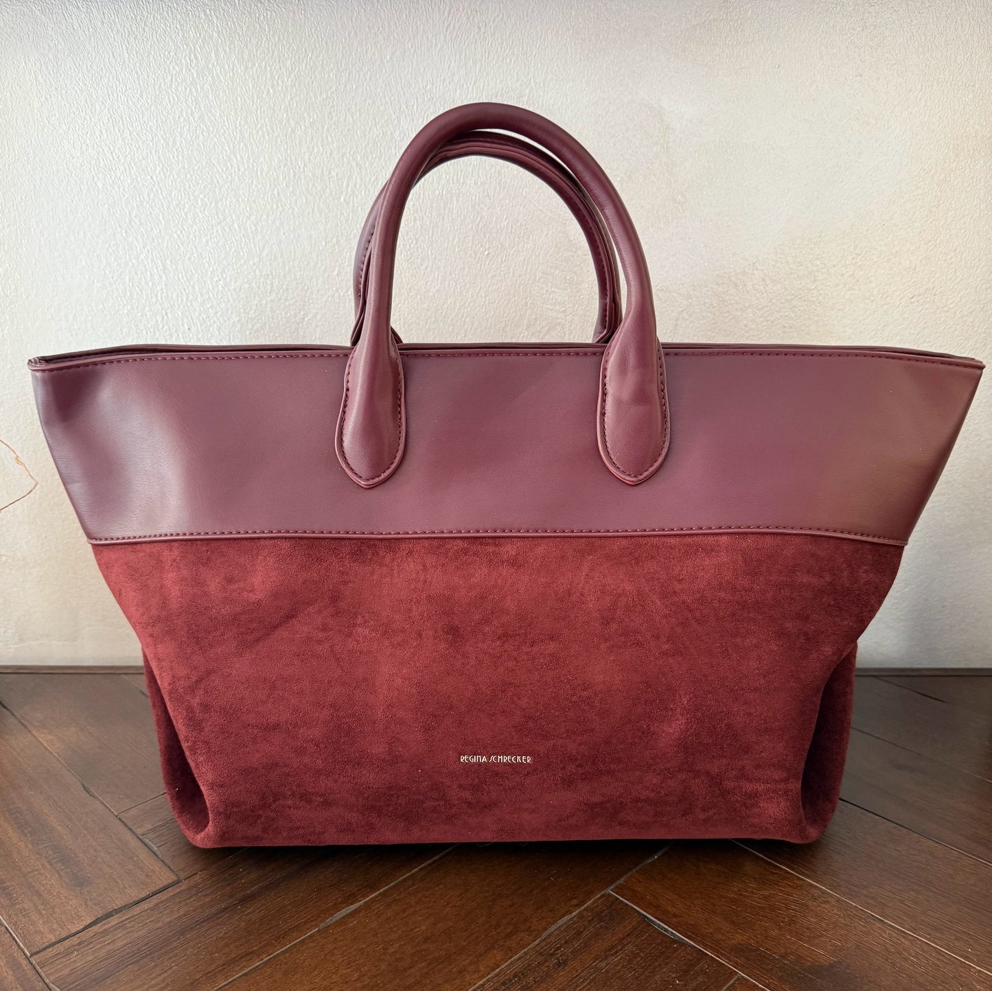 Bolso Shopper en Ecopiel y Antelina con asa de mano y asa bandolera.
