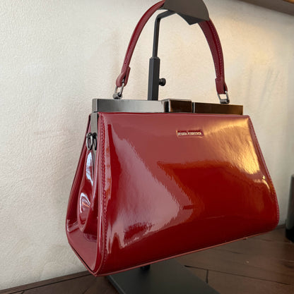 Bolso de Mano de Charol con Cierre Metálico