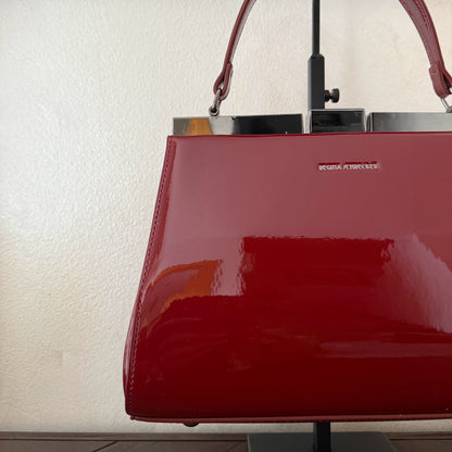 Bolso de Mano de Charol con Cierre Metálico