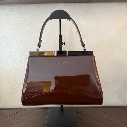 Bolso de Mano de Charol con Cierre Metálico