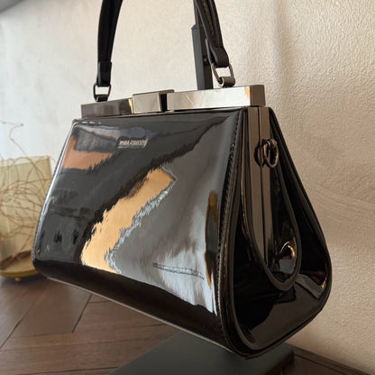 Bolso de Mano de Charol con Cierre Metálico