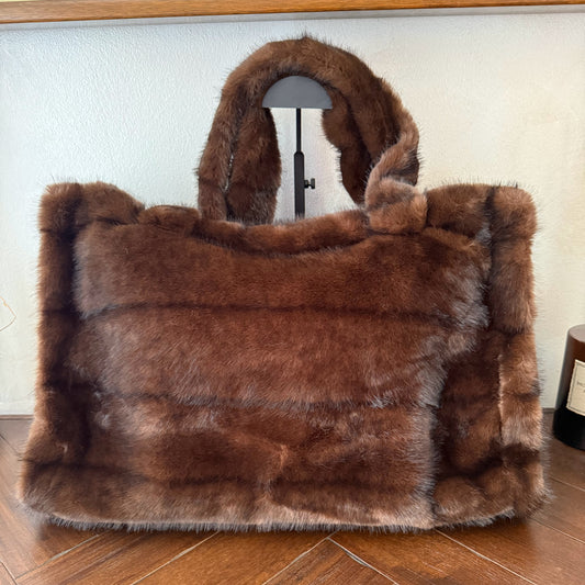 Bolso Shopper extra grande de pelo suave con asa corta y larga extreible.