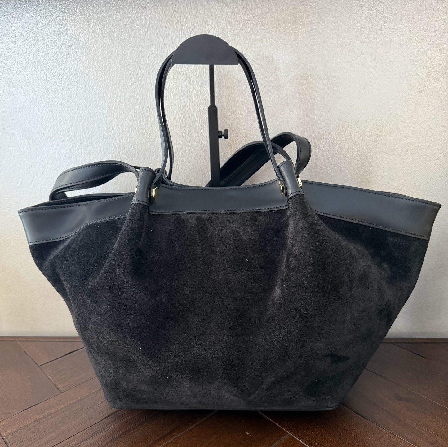 Bolso shopper de ante y asas cortas y largas de piel fabricado en Italia