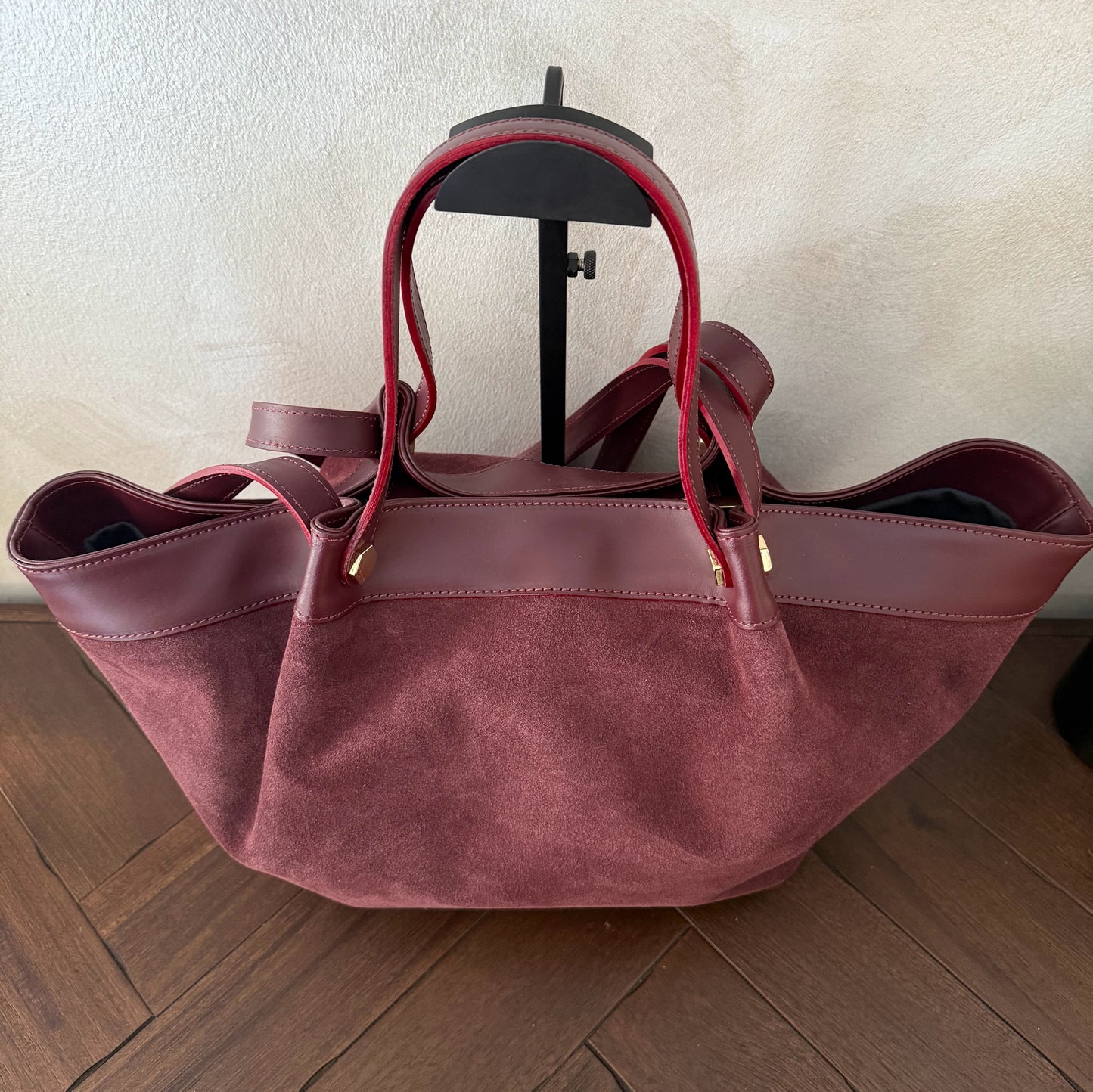 Bolso shopper de ante y asas cortas y largas de piel fabricado en Italia