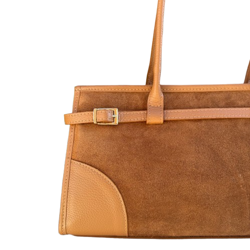 Bolso de piel de vacuno elegante con detalles de hebillas.