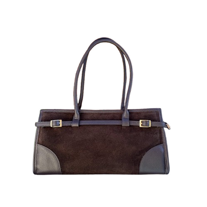 Bolso de piel de vacuno elegante con detalles de hebillas.