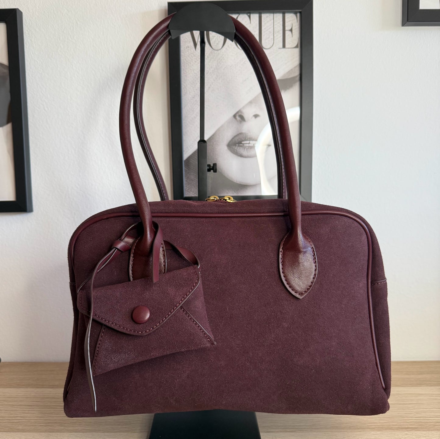 Bolso efecto ante burdeos con mini monedero – elegante, espacioso y súper combinable.