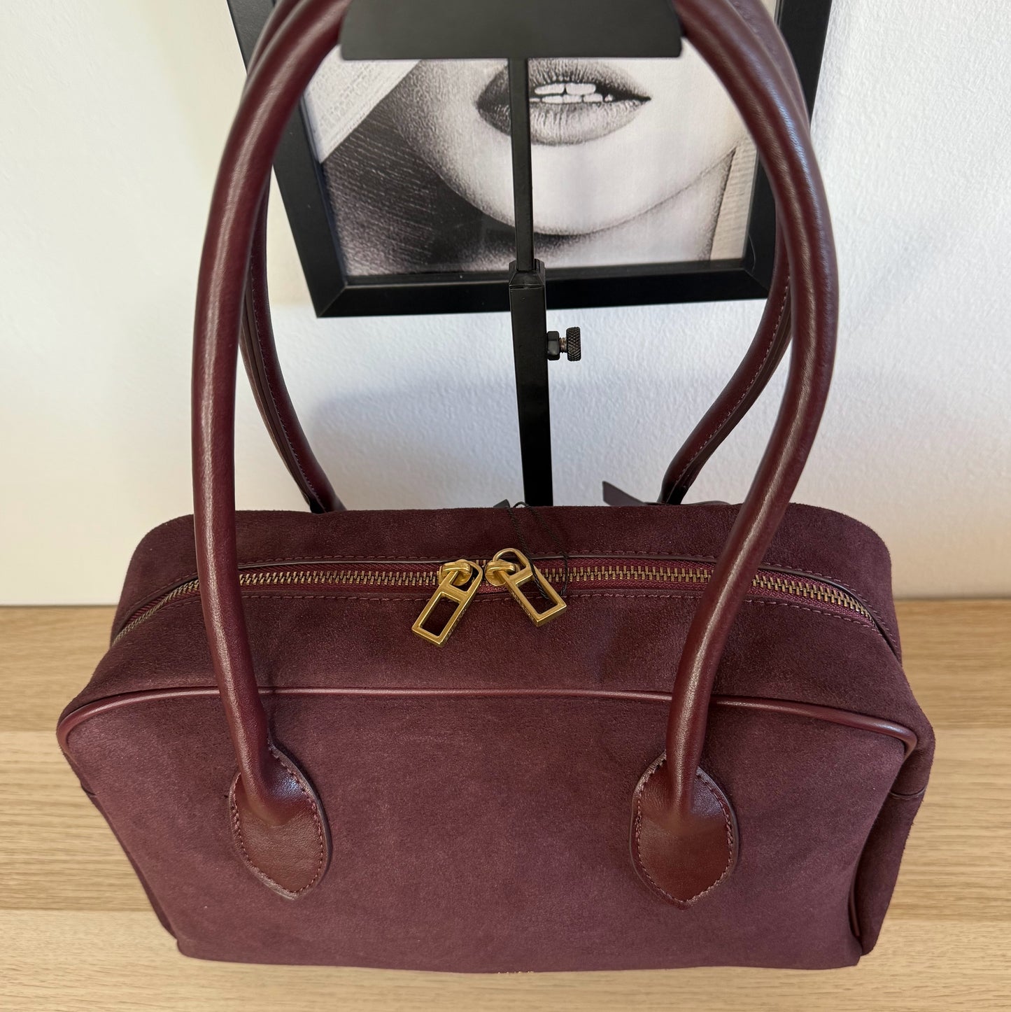 Bolso efecto ante burdeos con mini monedero – elegante, espacioso y súper combinable.