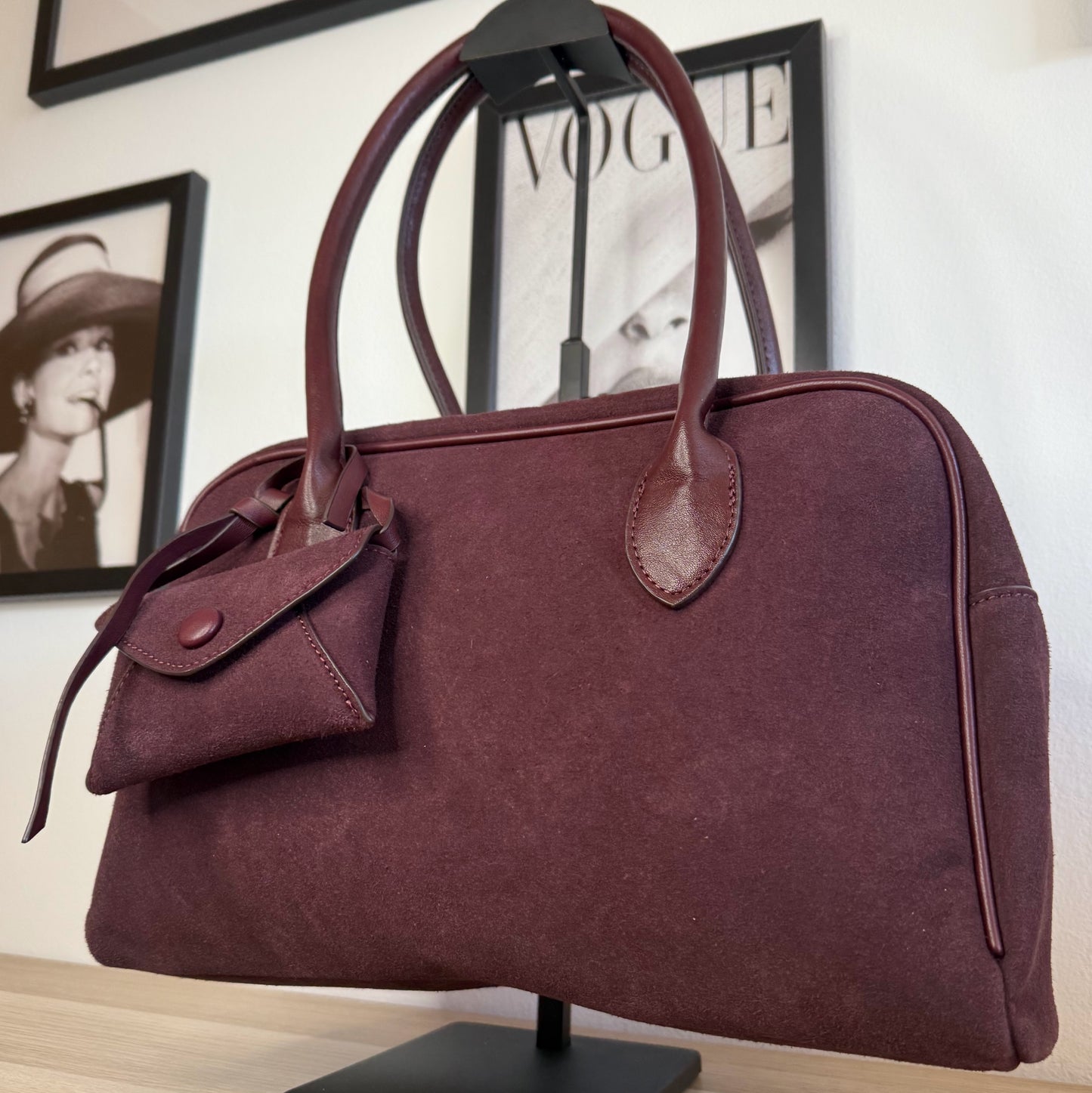 Bolso efecto ante burdeos con mini monedero – elegante, espacioso y súper combinable.
