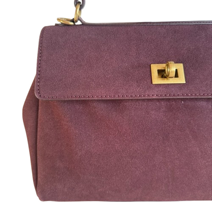 Bolso elegante granate efecto ante con cierre dorado