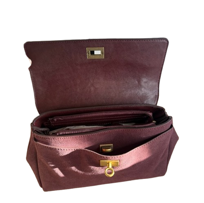 Bolso elegante granate efecto ante con cierre dorado