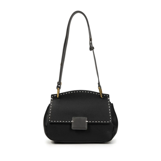 Bolso bandolera elegante con pespuntes y cierre moderno.