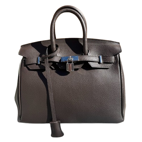 Bolso de piel de mano y cierre metálico.