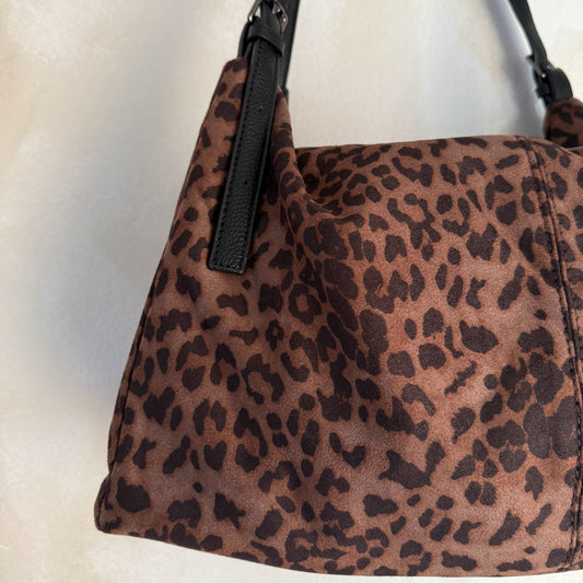 Bolso Animal Print Marrón con dos asas graduables.