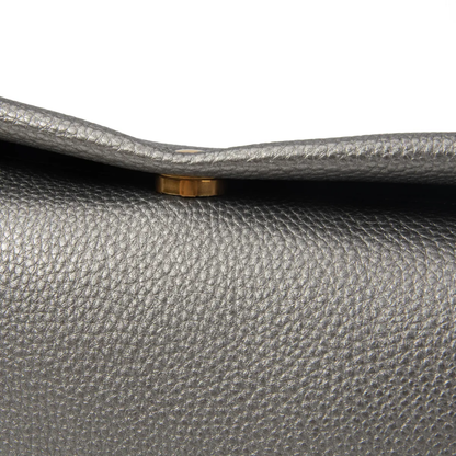 Bolso de Mano con Asa de Cadena y Correa Ajustable.