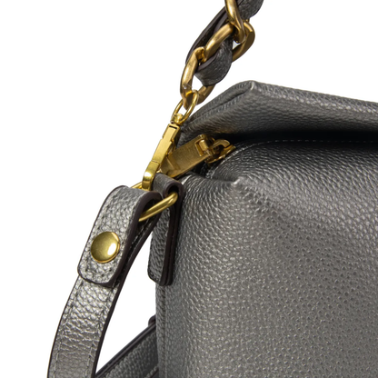 Bolso de Mano con Asa de Cadena y Correa Ajustable.