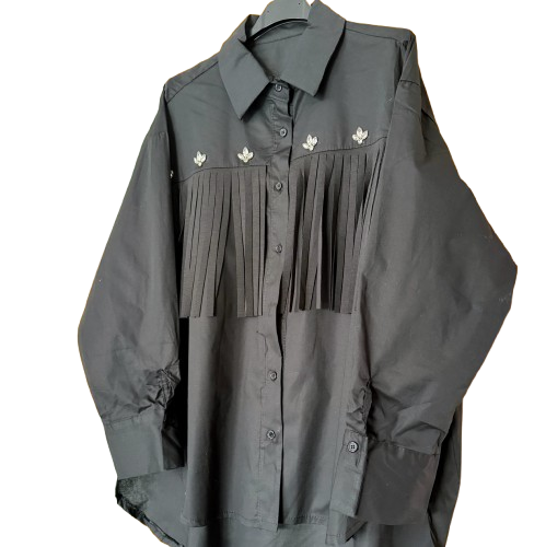 Camisa estilo western con flecos y pedrería