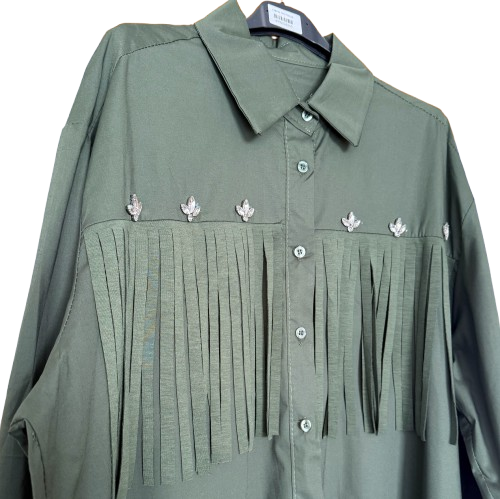 Camisa estilo western con flecos y pedrería