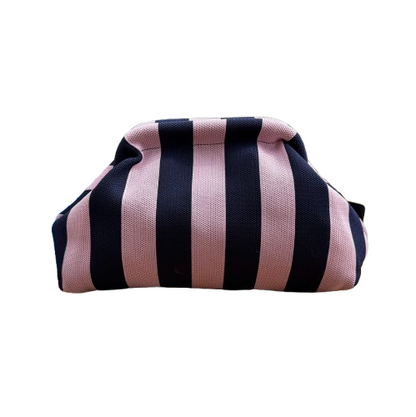 Bolso Clutch Rayas Rosa y Azul Marino con Cadena Dorada – Estilo Elegante y Casual