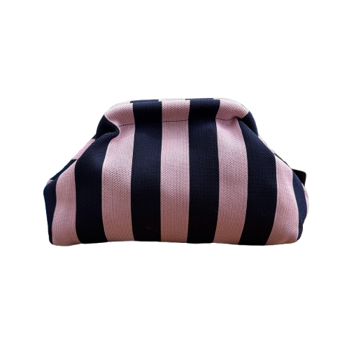 Bolso Clutch Rayas Rosa y Azul Marino con Cadena Dorada – Estilo Elegante y Casual