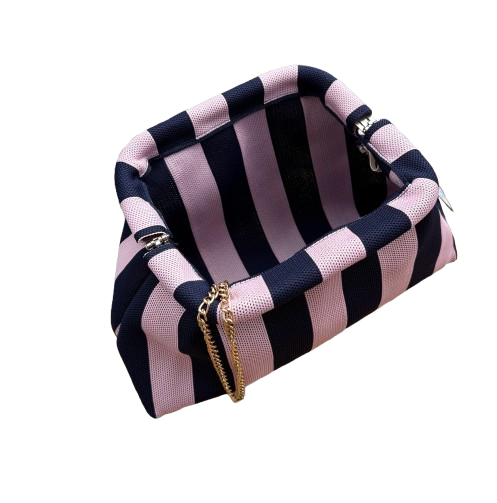 Bolso Clutch Rayas Rosa y Azul Marino con Cadena Dorada – Estilo Elegante y Casual